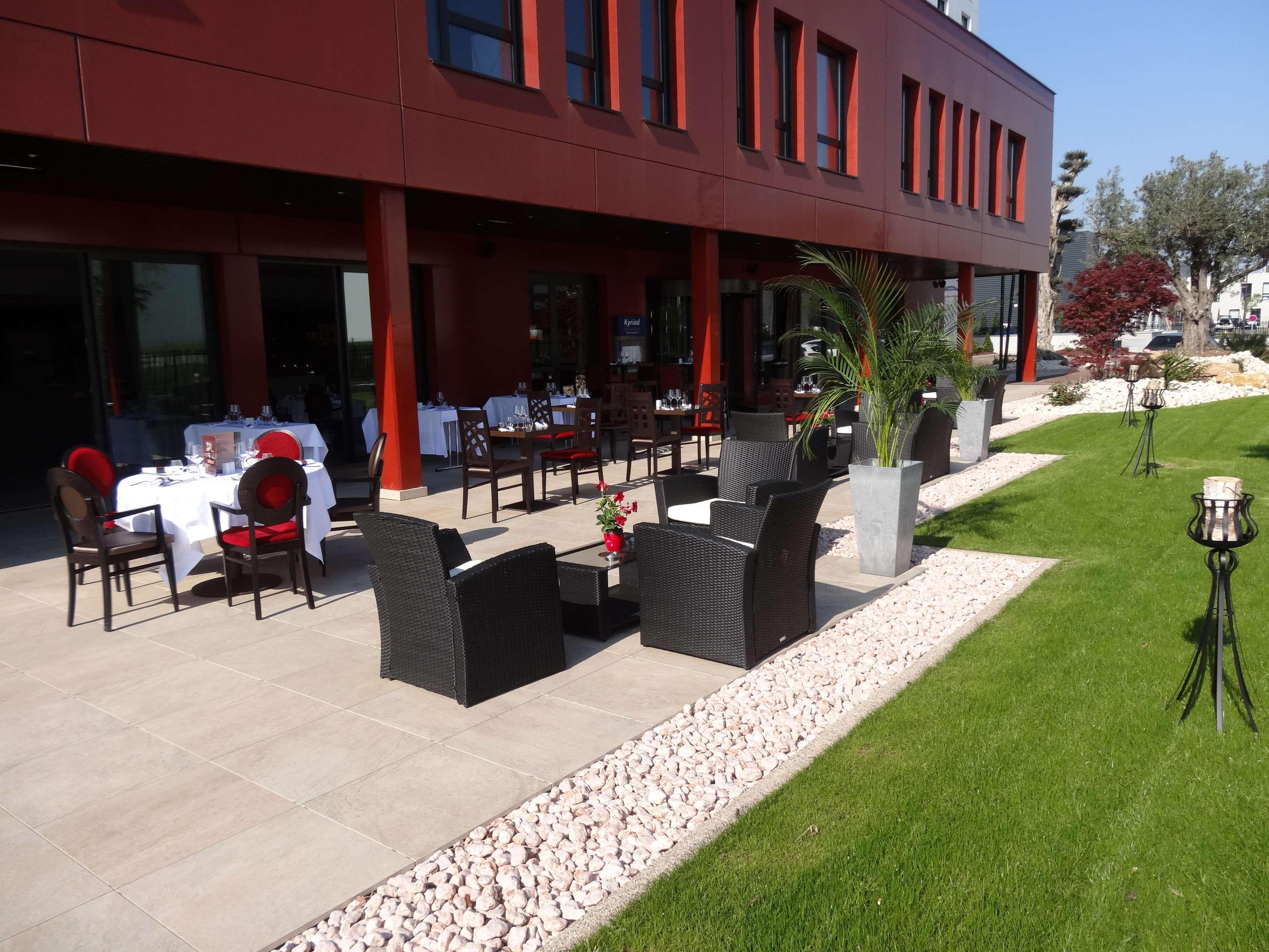 Kyriad Prestige Lyon Est - Saint Priest Eurexpo Hotel And Spa Exterior photo